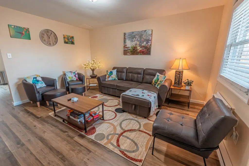 4d517d1c2e5148b48e25d2ffb4845f5d LargeOriginal.jpg