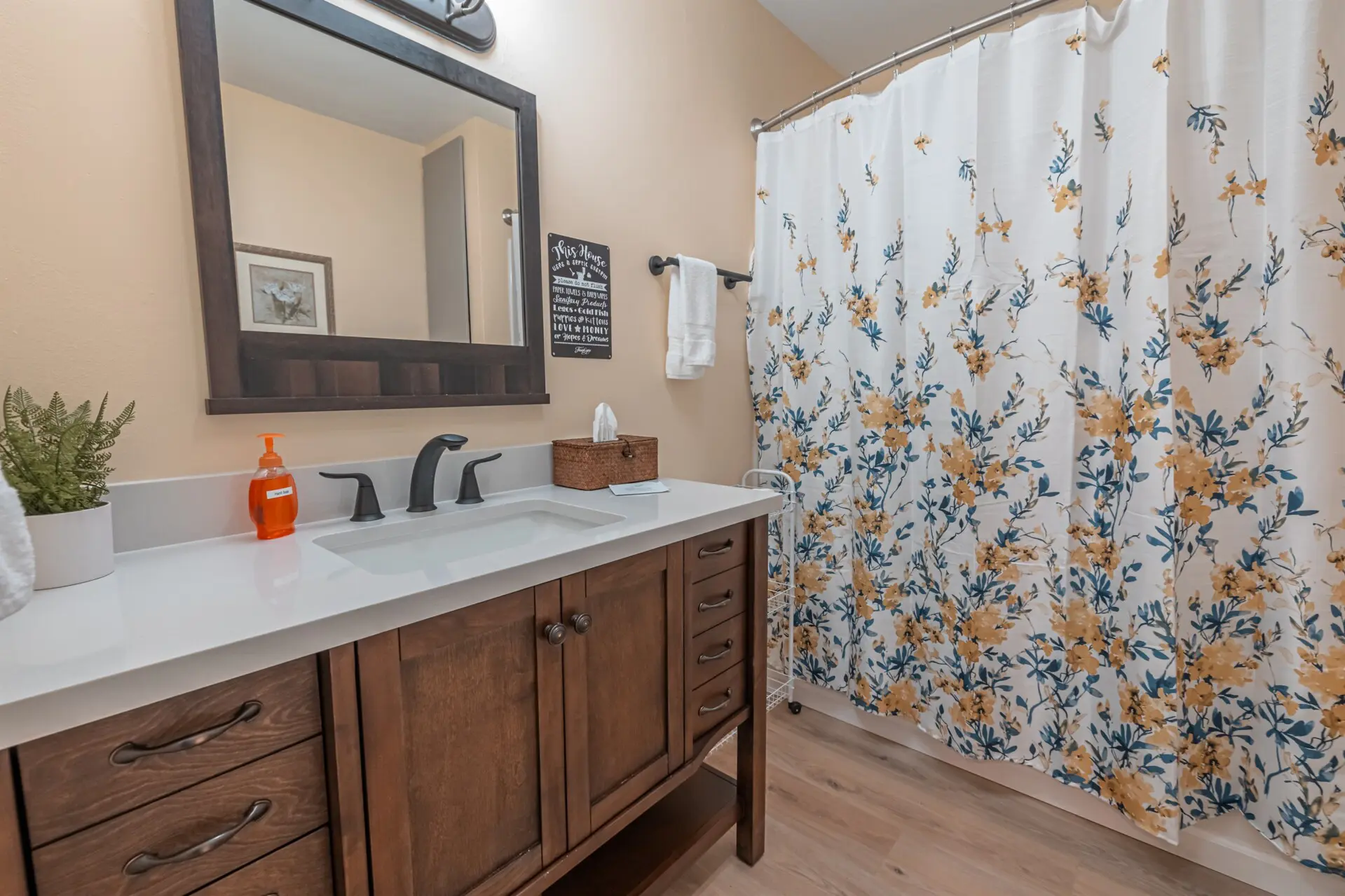 b5b807d124d445a4a6ccde0e8edab0d1 LargeOriginal.jpg