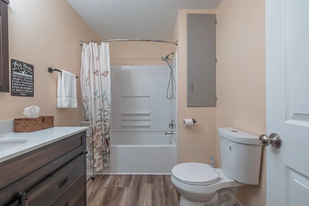 cb4de86474da4e78a6556af96593b61a LargeOriginal.jpg